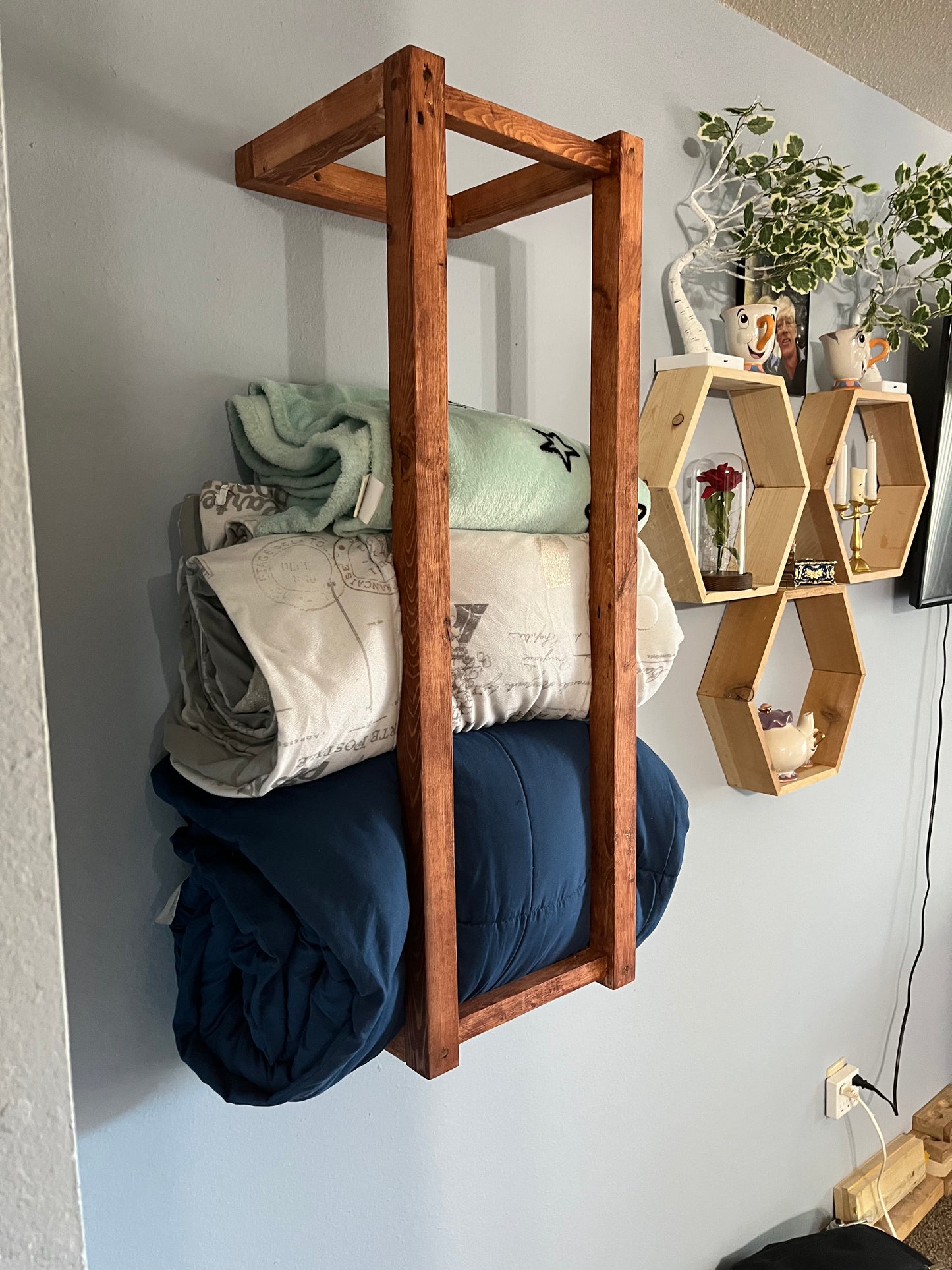 Blanket rack | Blanket Storage | Shelf/Towel Storage | Farmhouse Rustic Decor | Blanket Ladder